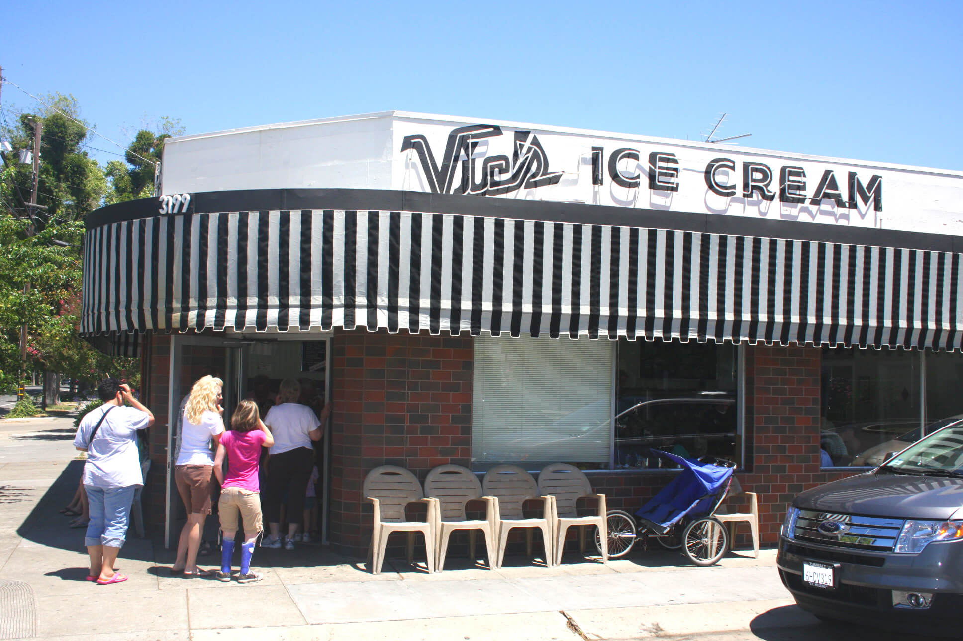 Vic's Ice Cream restaurant