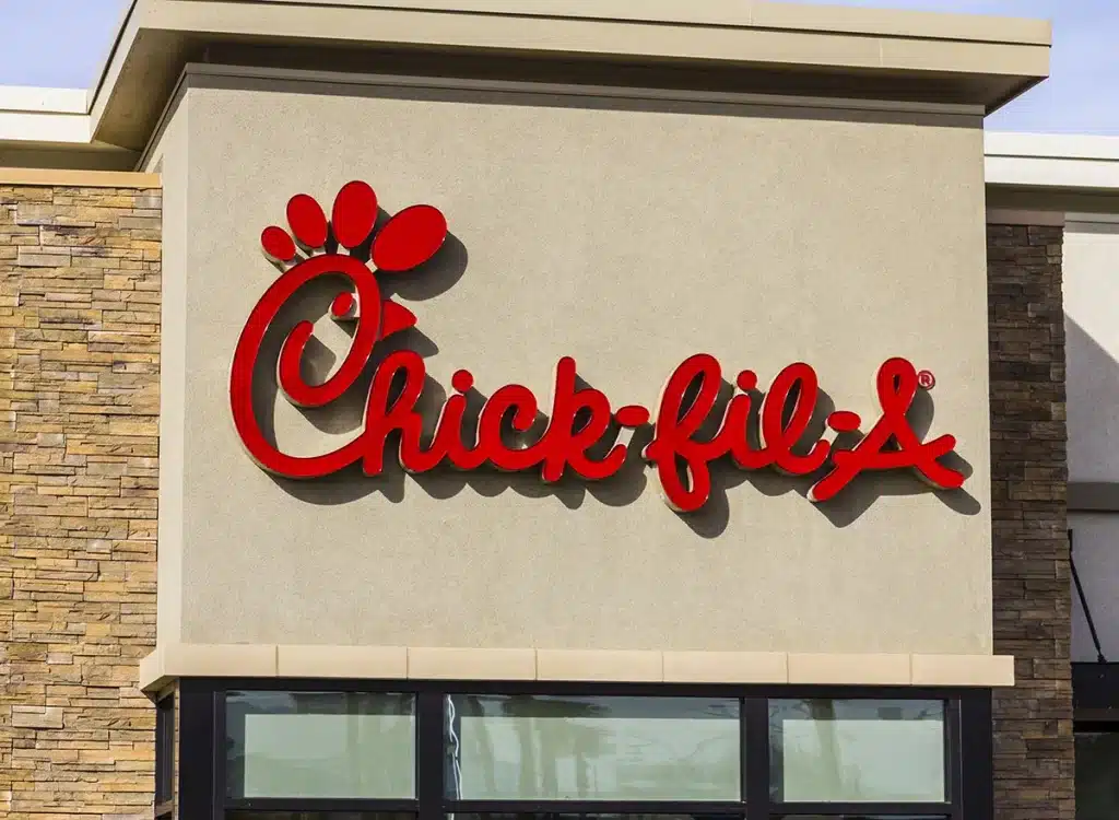 Openng and closing hours of chick-fil-a