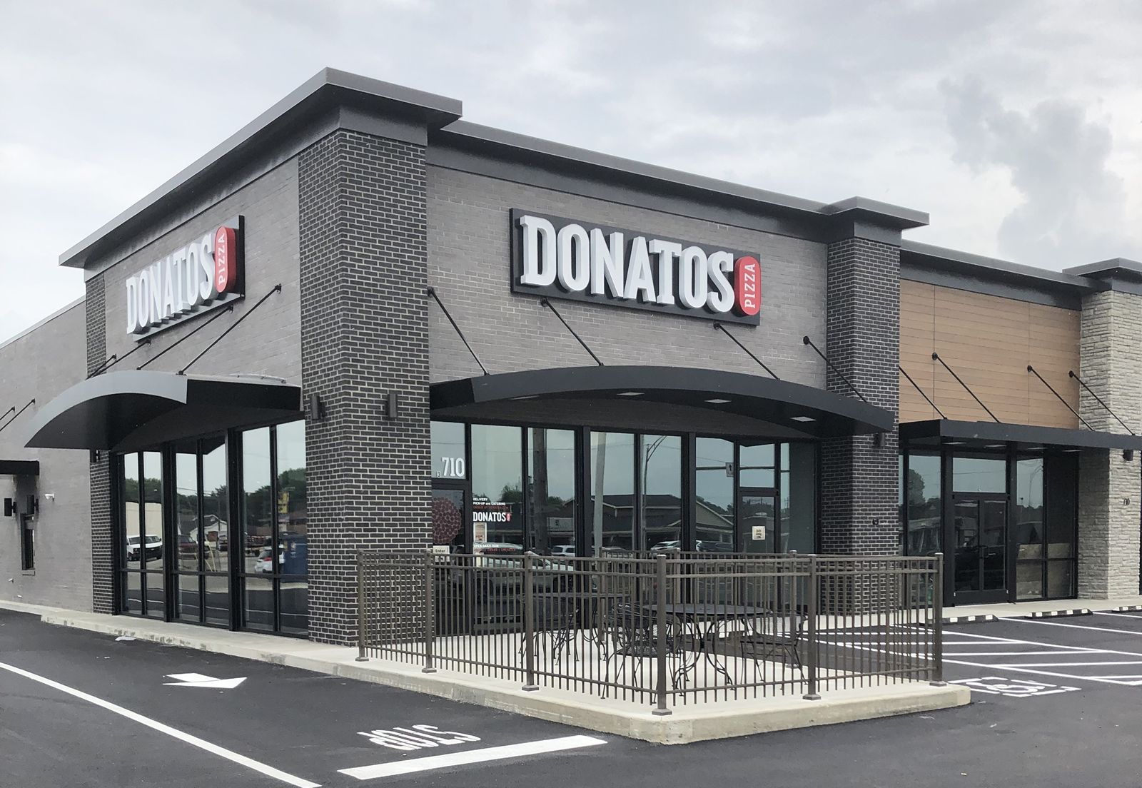 Donatos Pizza Restaurant