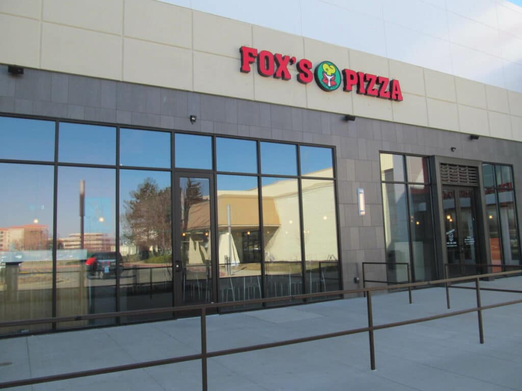 Fox's Pizza Den outlet