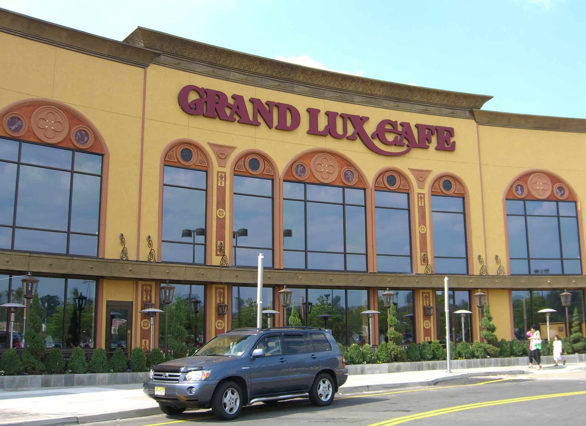 Grand Lux Cafe outlet