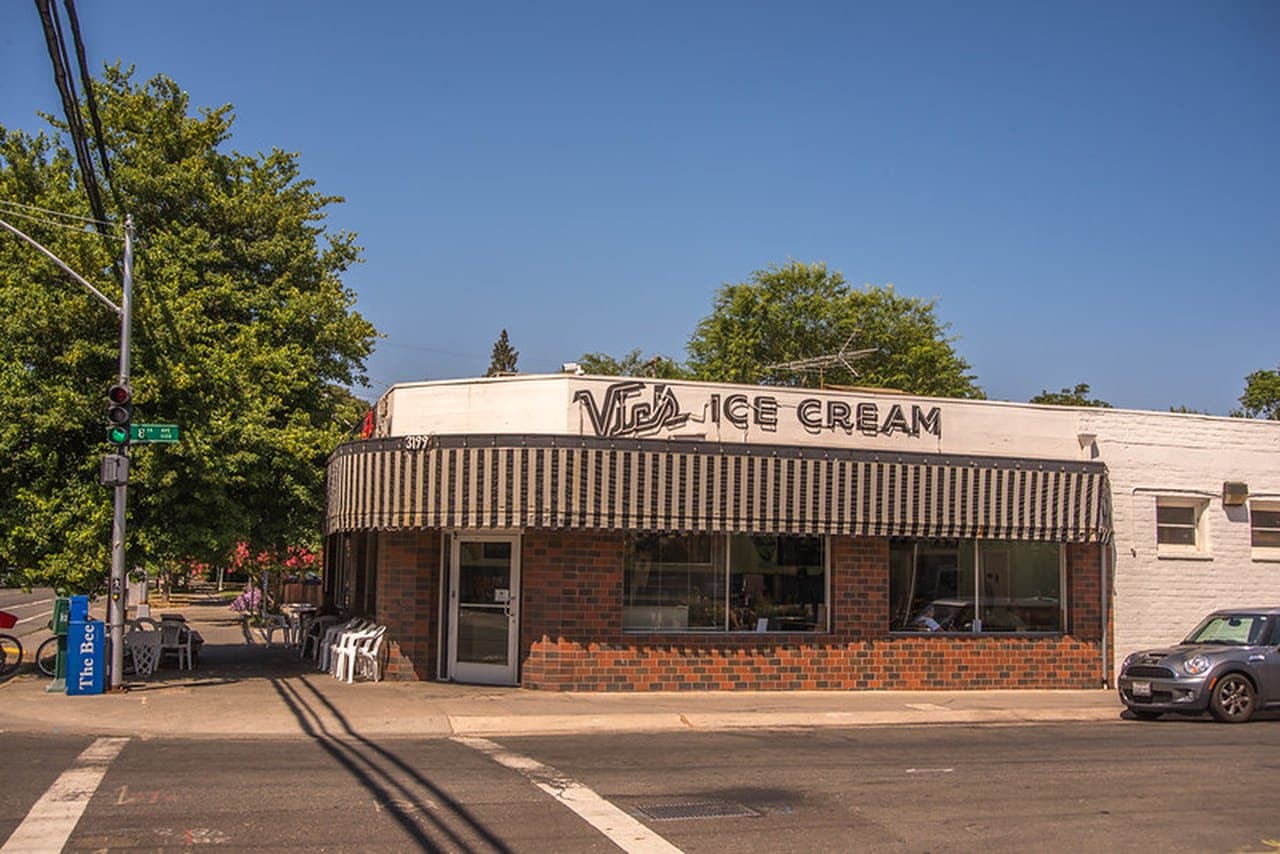 Vic's Ice Cream outlet