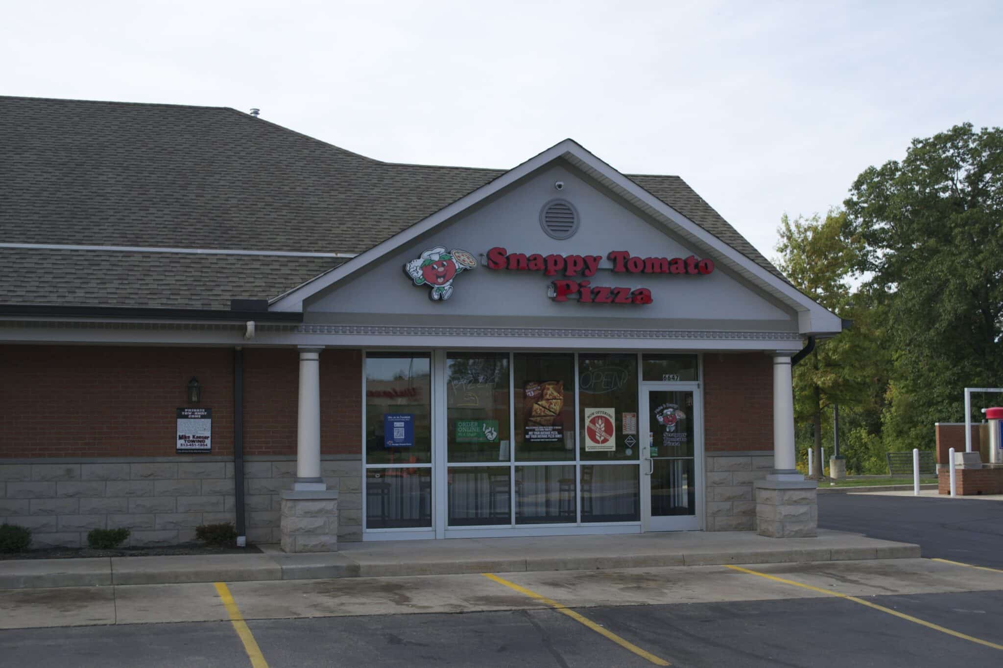 Snappy Tomato Pizza Restaurant