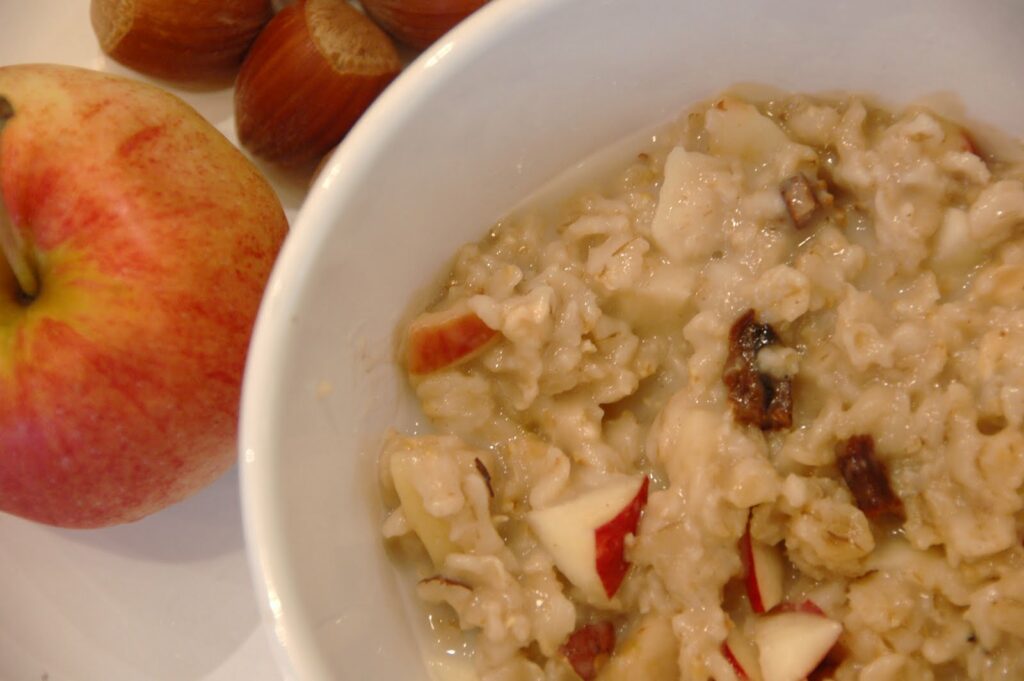 Since its launch, McDonald's fruit and maple oatmeal has been highly appreciated by customers. It's prepared with oatmeal, apples, cranberry raisin blend, and light cream.
