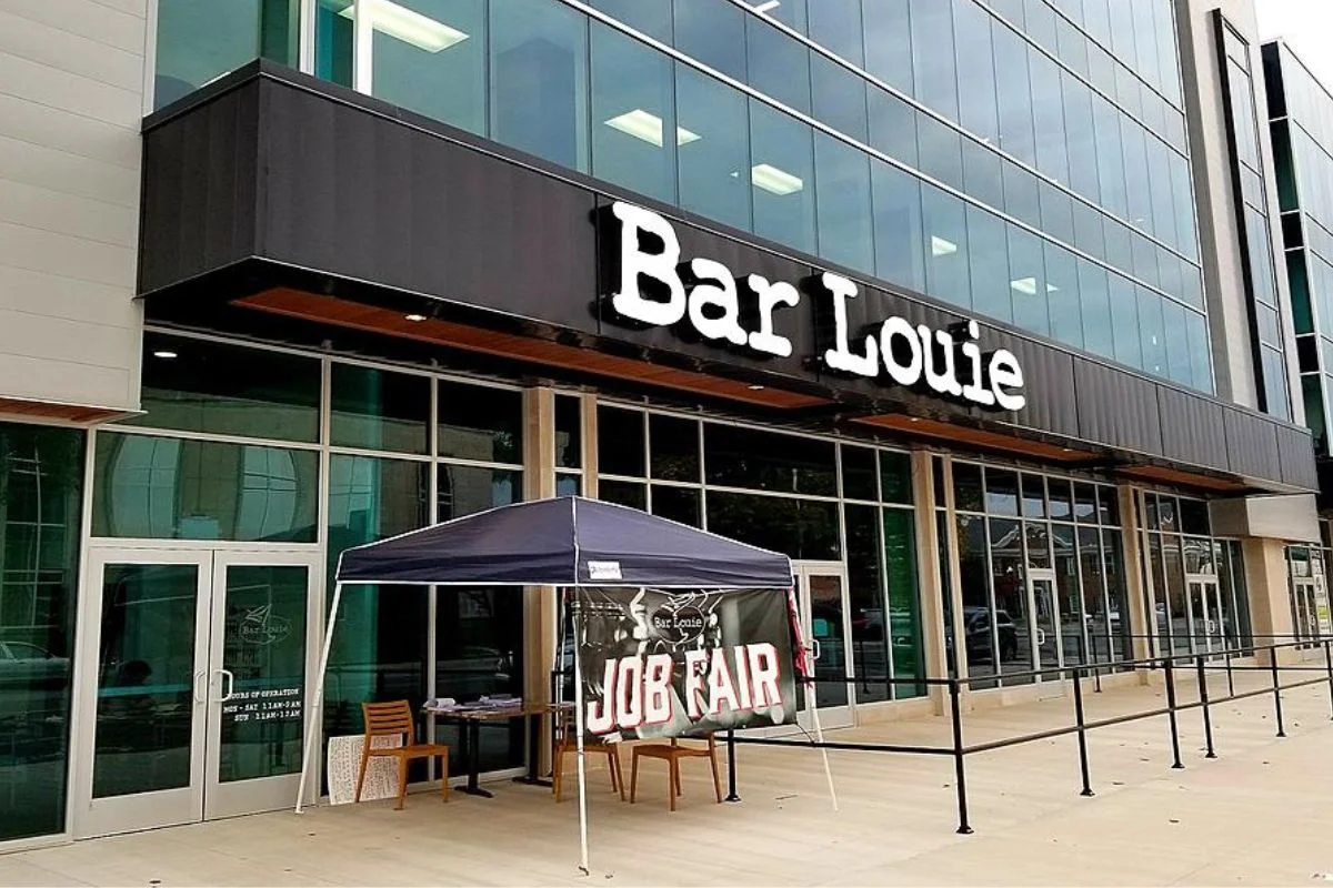 Bar Louie Restaurant