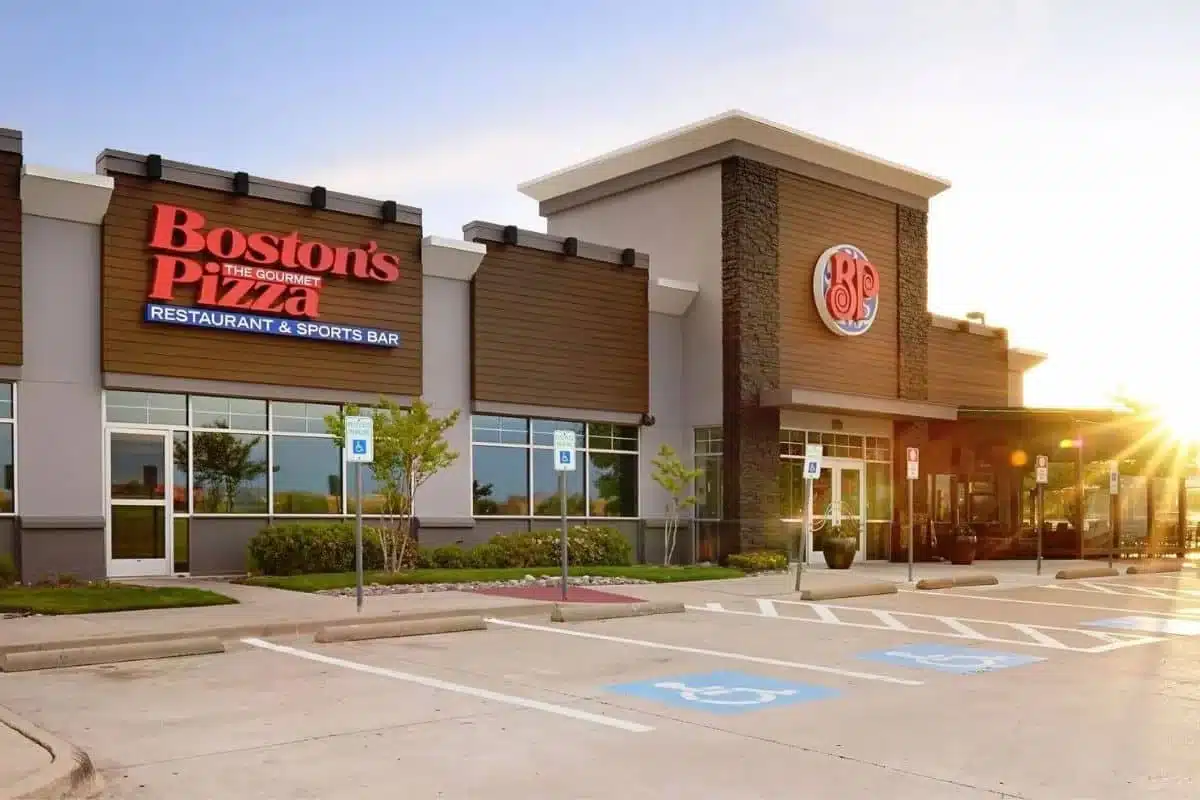 Boston Pizza Restaurant