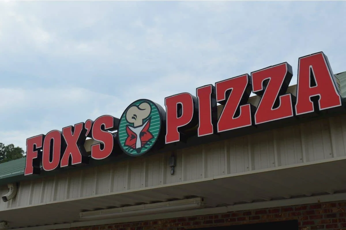 Fox's Pizza Den Outlet