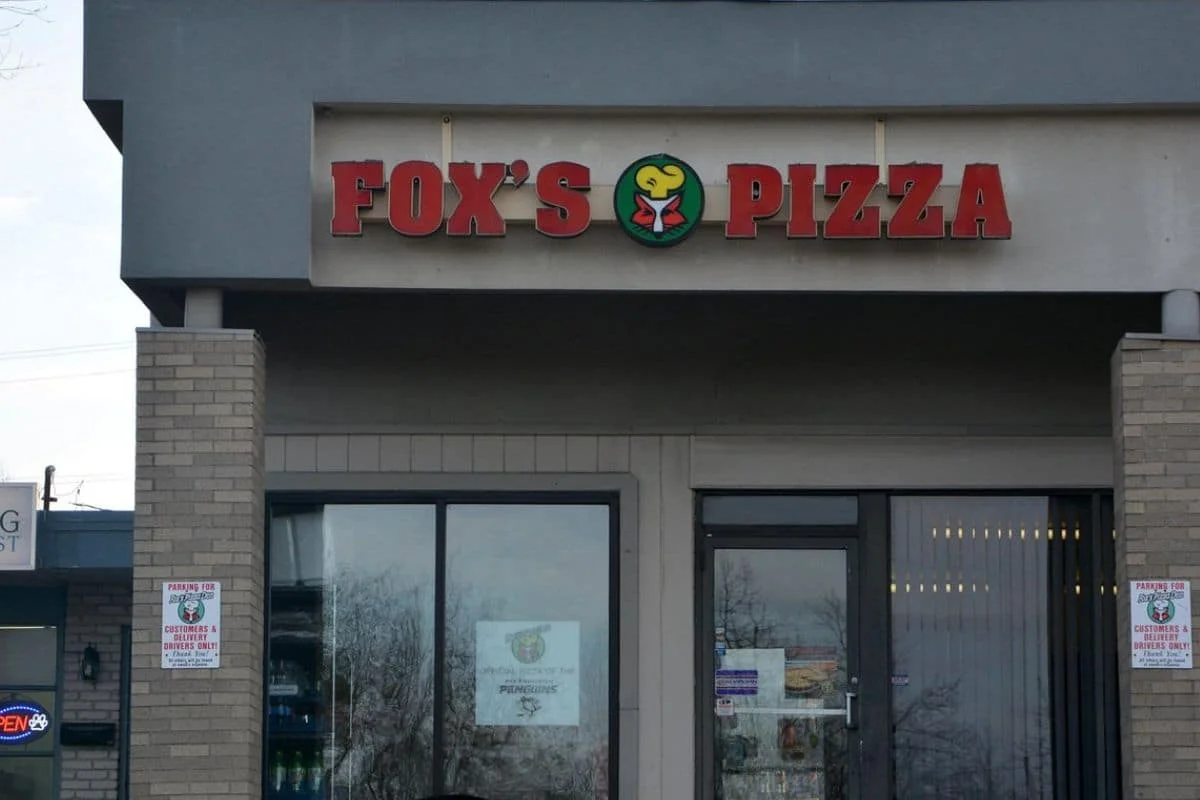Fox's Pizza Den Restaurant