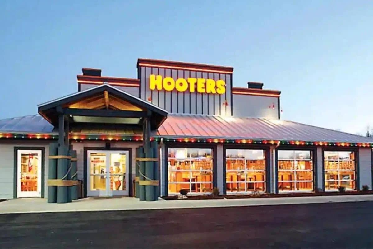Hooters Restaurant