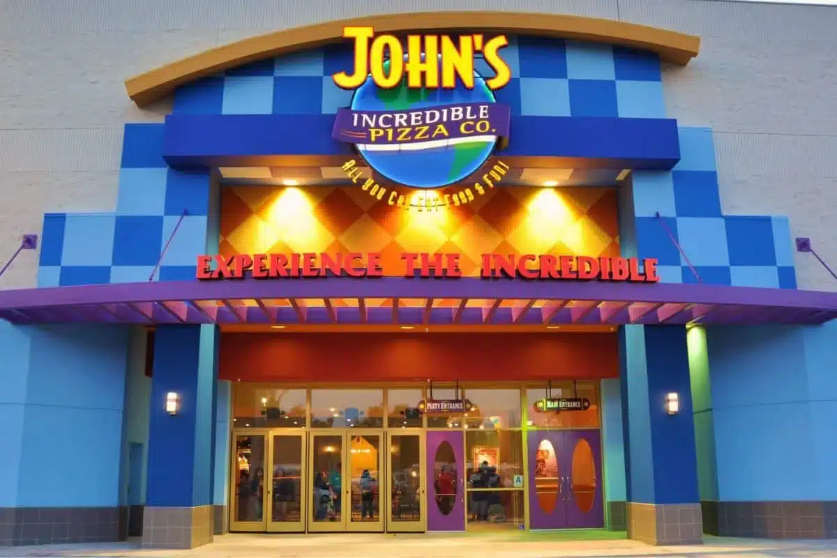 John’s Incredible Pizza Restaurant