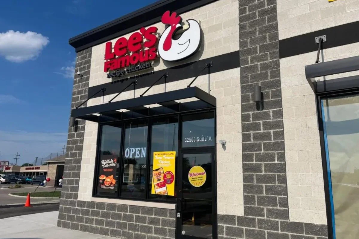 Lee's Famous Recipe Chicken Outlet