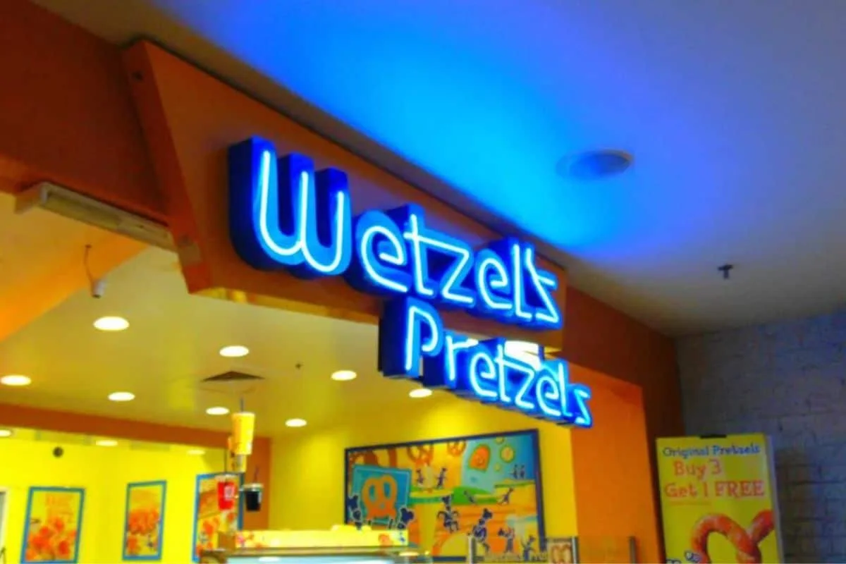 Wetzels Pretzels Outlet
