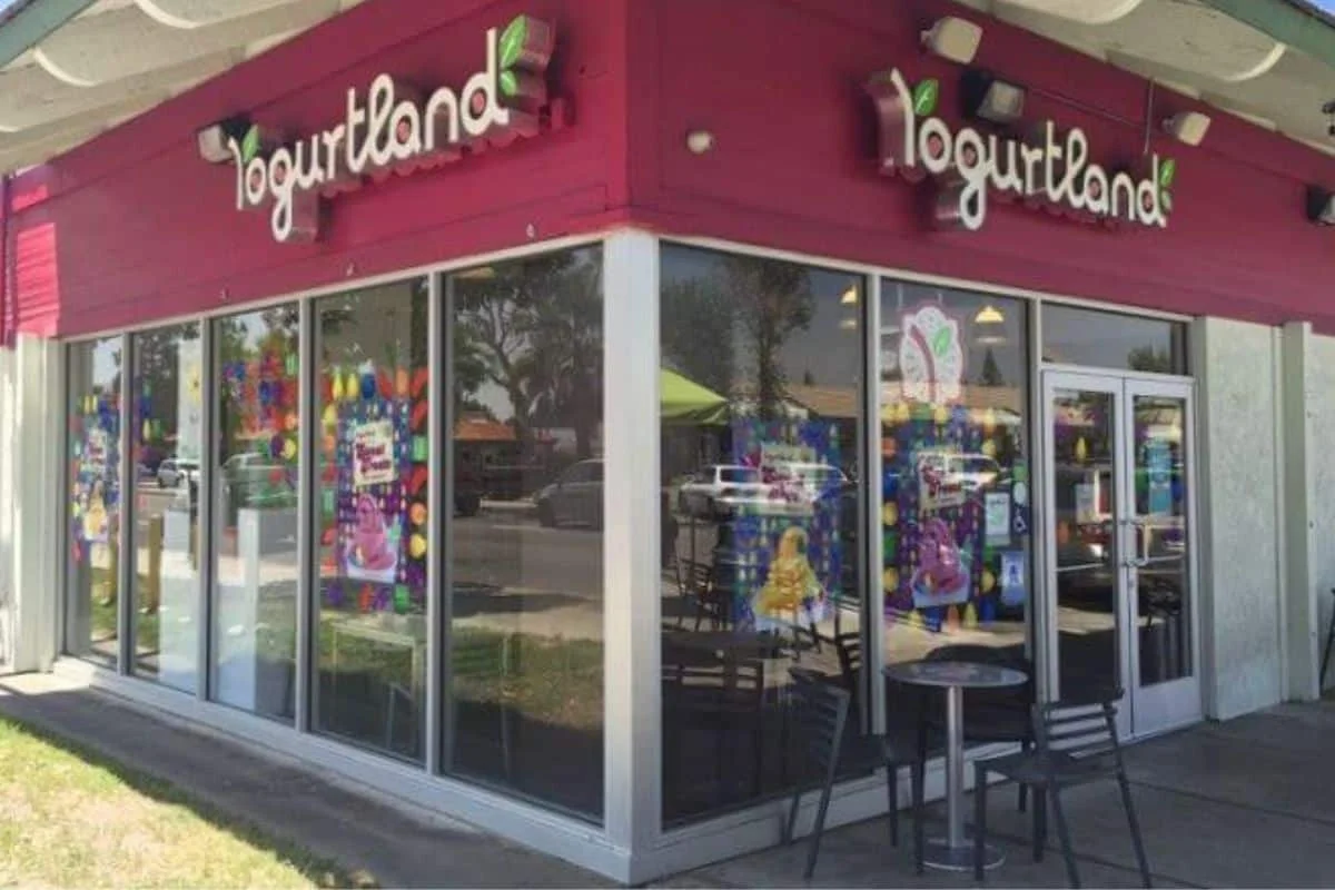 Yogurtland Restaurant